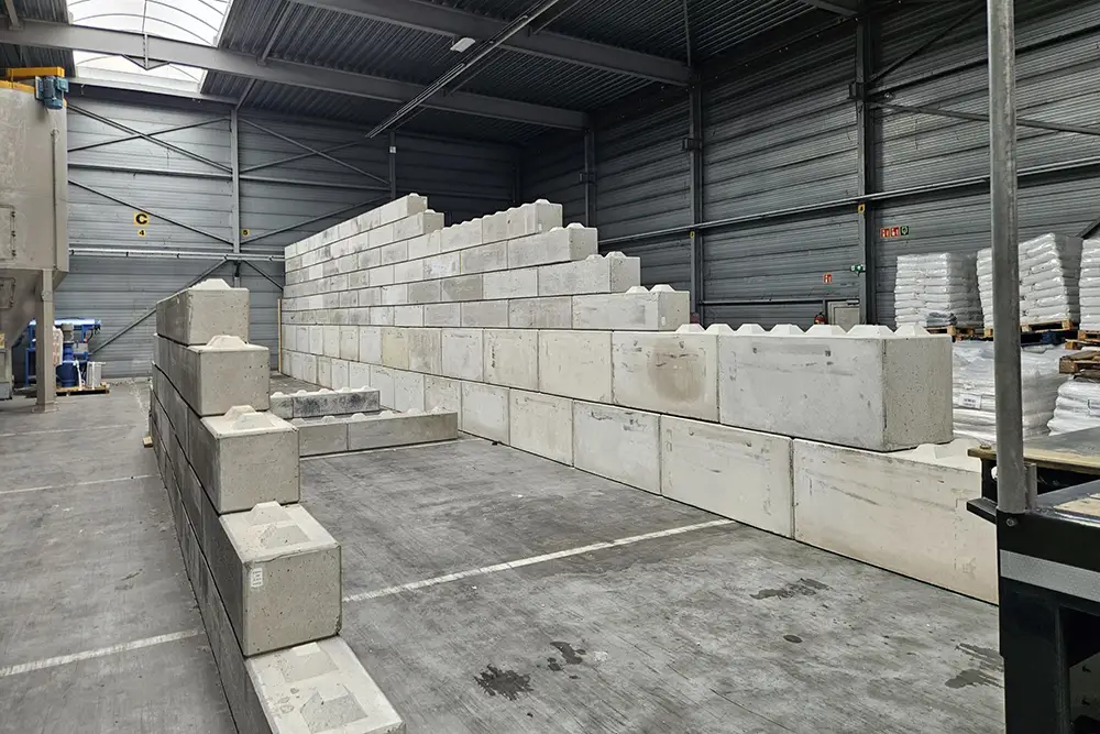 Brandwerende muur bouwen betonblokken 001