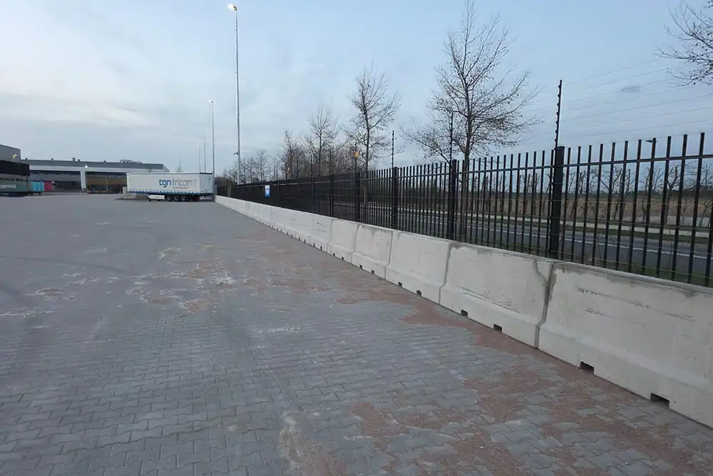 betonbarriers distributiecentrum zwolle 002