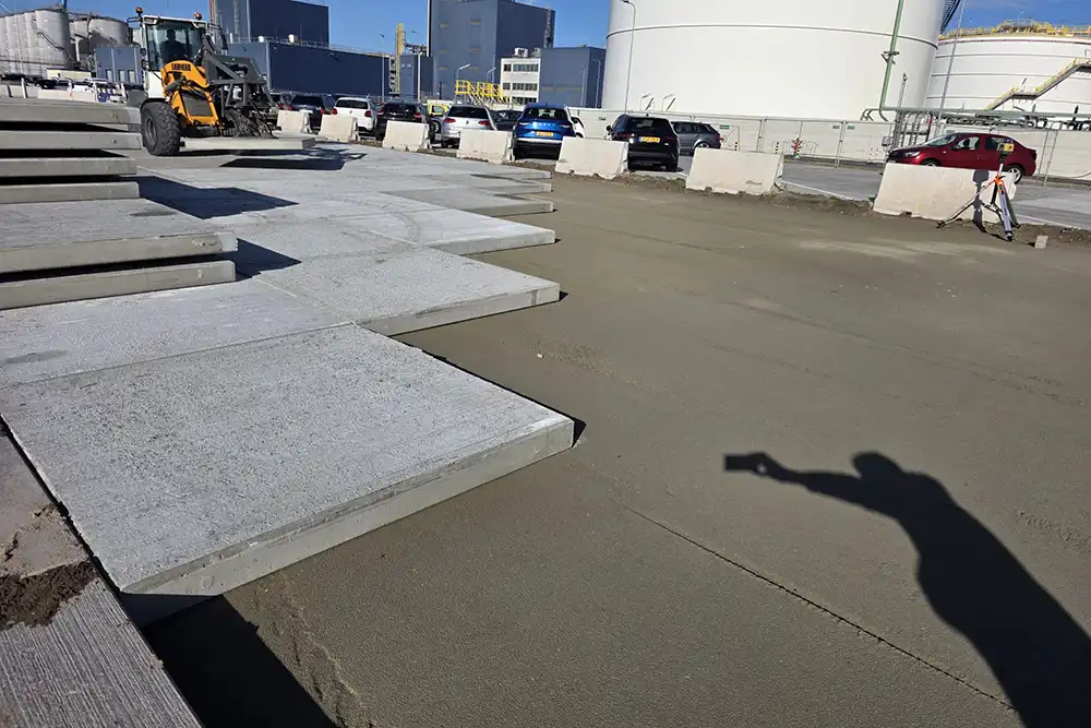 Betonplaten parkeerplaats maasvlakte