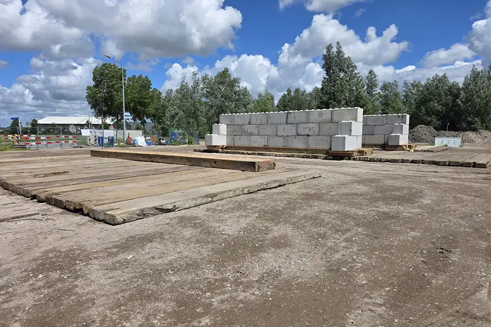 Megablokken wegenbouw tijdelijke toepassing 002 Megablokken toegepast bij wegenbouw